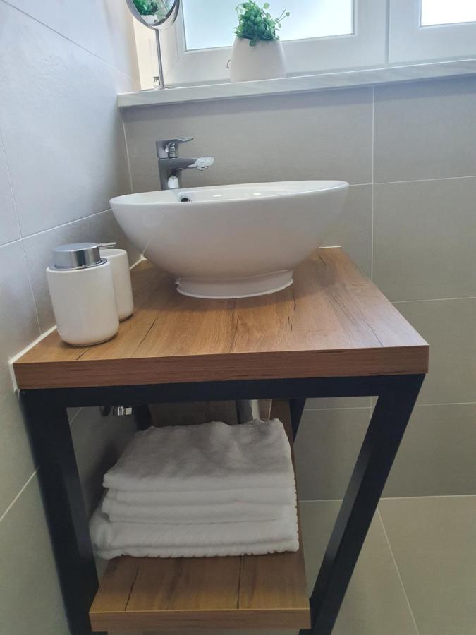 Apartman Leona 4*, Kantrida Fiume Esterno foto